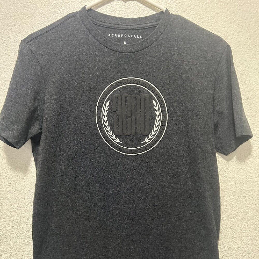 Aeropostle gray men's small t-shirt with raised lettering and logo